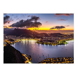 Plakat samoprzylepny Panoramiczny widok na Rio de Janeiro późnym wieczorem