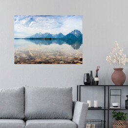 Plakat samoprzylepny Park Narodowy Grand Teton - kamienisty brzeg jeziora i wysokie góry w tle