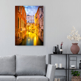Obraz na płótnie Wąski kanał nocą w Wenecji