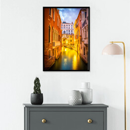 Plakat w ramie Wąski kanał nocą w Wenecji