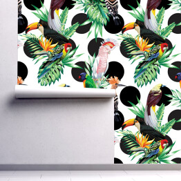 Tapeta samoprzylepna w rolce Tropikalne ptaki siedzące na liściach palmy na czarno białym tle
