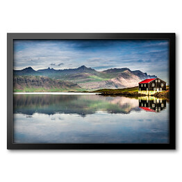 Obraz w ramie Mały dom na brzegu rzeki, Islandia