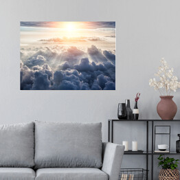 Plakat Pierzaste chmury oświetlone pierwszymi promieniami słońca