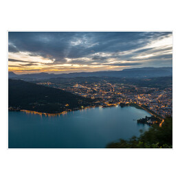 Plakat Jezioro w Annecy, Francja w nocy