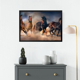 Obraz w ramie Konie w pustynnej burzy piaskowej na tle dramatycznego nieba