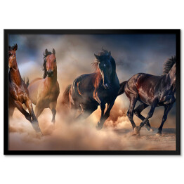 Plakat w ramie Konie w pustynnej burzy piaskowej na tle dramatycznego nieba