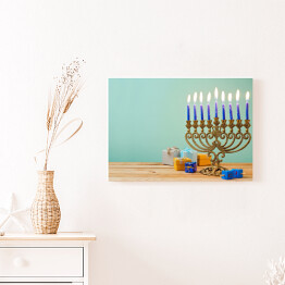 Obraz na płótnie Żydowska menora i pudełka na drewnianym stole