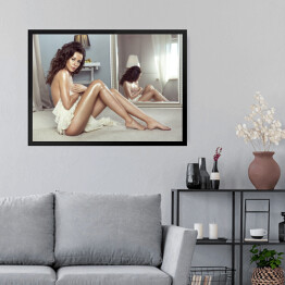 Obraz w ramie Brunetka - kobieta pozująca nago
