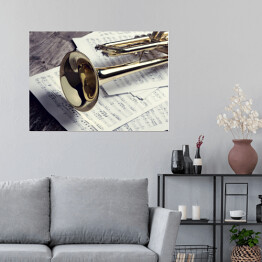 Plakat samoprzylepny Trąbka i nuty na starym drewnianym stole