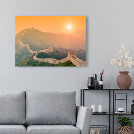 Obraz na płótnie Wielki Mur oświetlony światłem słonecznym podczas zmierzchu, Chiny