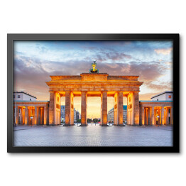 Obraz w ramie Berlin - oświetlona Brama Brandenburska w nocy