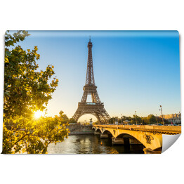 Fototapeta Widok na wieżę Eiffla w Paryżu z perspektywy mostu na Sekwanie