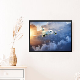Obraz w ramie Samolot wśród chmur w blasku słońca