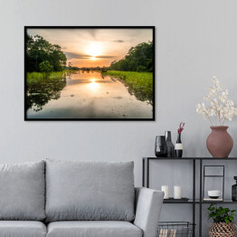Plakat w ramie Rzeka w tropikalnym lesie deszczowym w Amazonii w półmroku, Peru, Ameryka Południowa