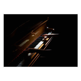 Plakat samoprzylepny Ręce kobiety na klawiaturze - pianino w nocy