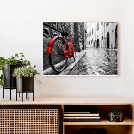 Obraz na płótnie Retro czerwony rower na chodniku w starym miasteczku