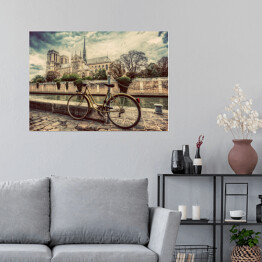 Plakat Rower na paryskiej ulicy, z Katedrą Notre Dame w tle, Francja