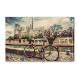 Obraz na płótnie Rower na paryskiej ulicy, z Katedrą Notre Dame w tle, Francja