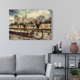 Obraz na płótnie Rower na paryskiej ulicy, z Katedrą Notre Dame w tle, Francja