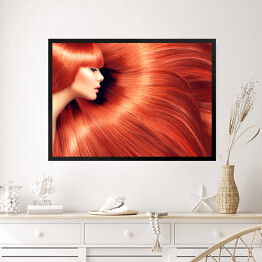 Obraz w ramie Kobieta z długimi czerwonymi włosami jako tło