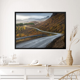 Obraz w ramie Kręta droga w górach jesienią