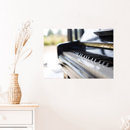 Plakat samoprzylepny Piano na tle okna