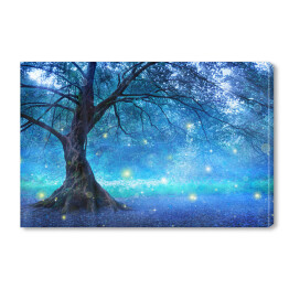 Magiczne drzewo w magicznym błękitnym lesie