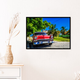 Plakat w ramie Czerwony amerykański klasyczny samochód na plaży, Hawana