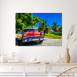 Plakat Czerwony amerykański klasyczny samochód na plaży, Hawana