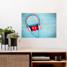 Plakat Serce wsłuchujące się w muzykę na tle z niebieskiego drewna