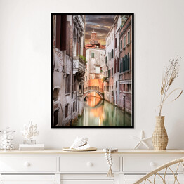 Plakat w ramie Włoskie domy wzdłuż kanału w Wenecji
