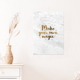 Plakat "Make your own magic" - złota typografia z gwiazdkami na jasnym marmurze