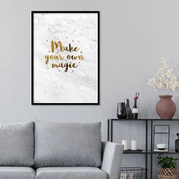 Plakat w ramie "Make your own magic" - złota typografia z gwiazdkami na jasnym marmurze