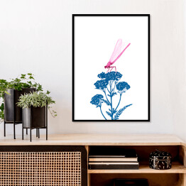 Plakat w ramie Różowa ważka na niebieskiej roślinie