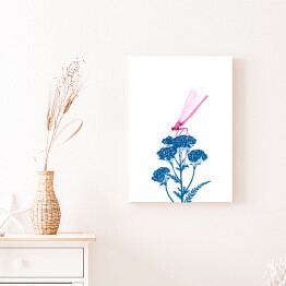  Różowa ważka na niebieskiej roślinie