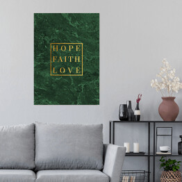 Plakat "Hope. Faith. Love." - złota typografia na ścianie w kolorze butelkowej zieleni