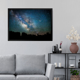 Obraz w ramie Nocny krajobraz z galaktyką