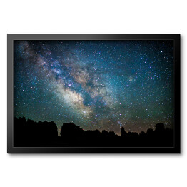 Obraz w ramie Nocny krajobraz z galaktyką