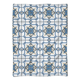 Koc Geometryczna mozaika w bieli i błękicie imitująca kafelki. Tekstylia domowe