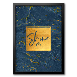 Obraz w ramie "Shine on" - granatowo złota typografia na nierównej ścianie