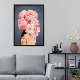 Obraz w ramie Brunetka ukryta za bukietem kwiatów