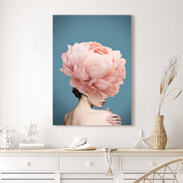 Obraz klasyczny Zamyślona kobieta z kwiatkiem