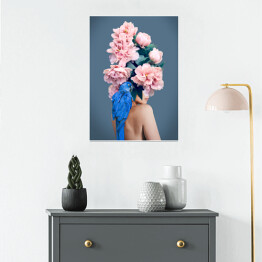 Plakat samoprzylepny Kobieta z niebieską papugą i kwiatami
