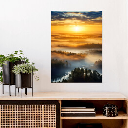 Plakat samoprzylepny Pejzaż zachód słońca nad lasem we mgle