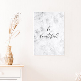 Plakat "Be beautiful" - typografia na marmurowym wzorze