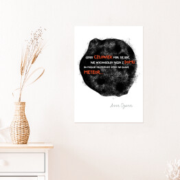 Plakat samoprzylepny Ilustracja z cytatem Anny Dymnej "Gdyby człowiek miał się bać, nie wychodziłby nigdy z domu, bo mógłby mu przecież spaść na głowę meteor"