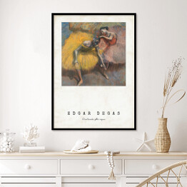 Plakat w ramie Edgar Degas. Dwie tancerki, żółta i różowa - reprodukcja z napisem. Plakat z passe partout
