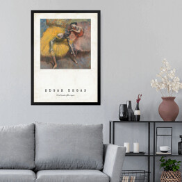 Obraz w ramie Edgar Degas. Dwie tancerki, żółta i różowa - reprodukcja z napisem. Plakat z passe partout