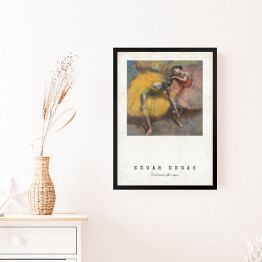 Obraz w ramie Edgar Degas. Dwie tancerki, żółta i różowa - reprodukcja z napisem. Plakat z passe partout